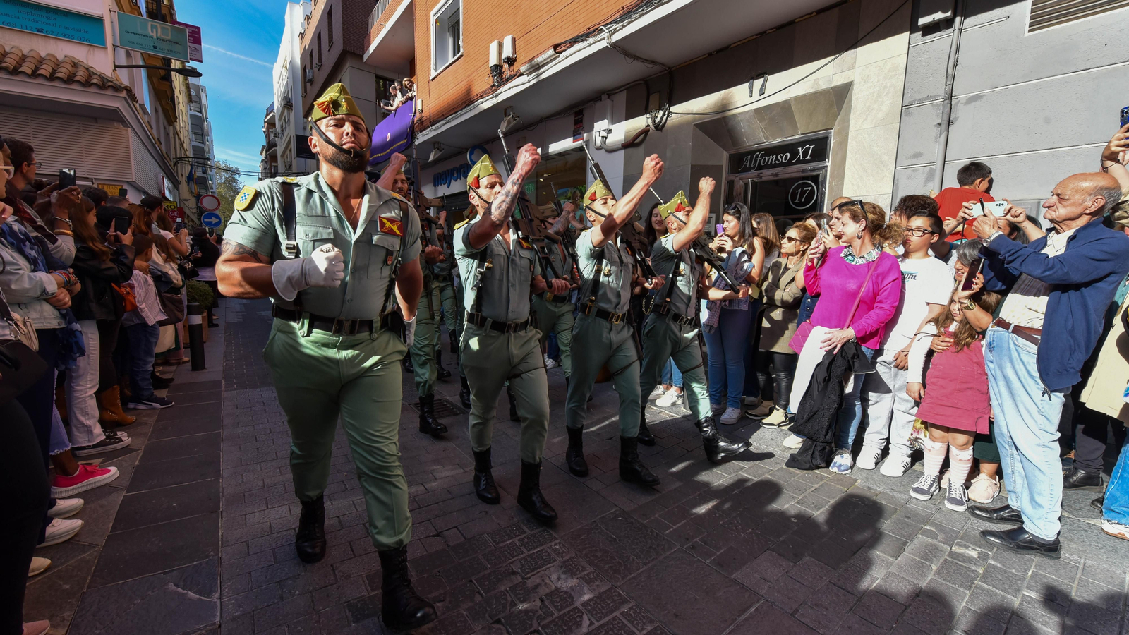 Fotos del Lunes Santo en Algeciras: Desfile de La Legión