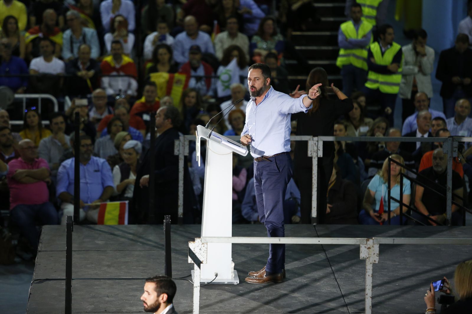 Fotos del 'llenazo' de Vox en Granada