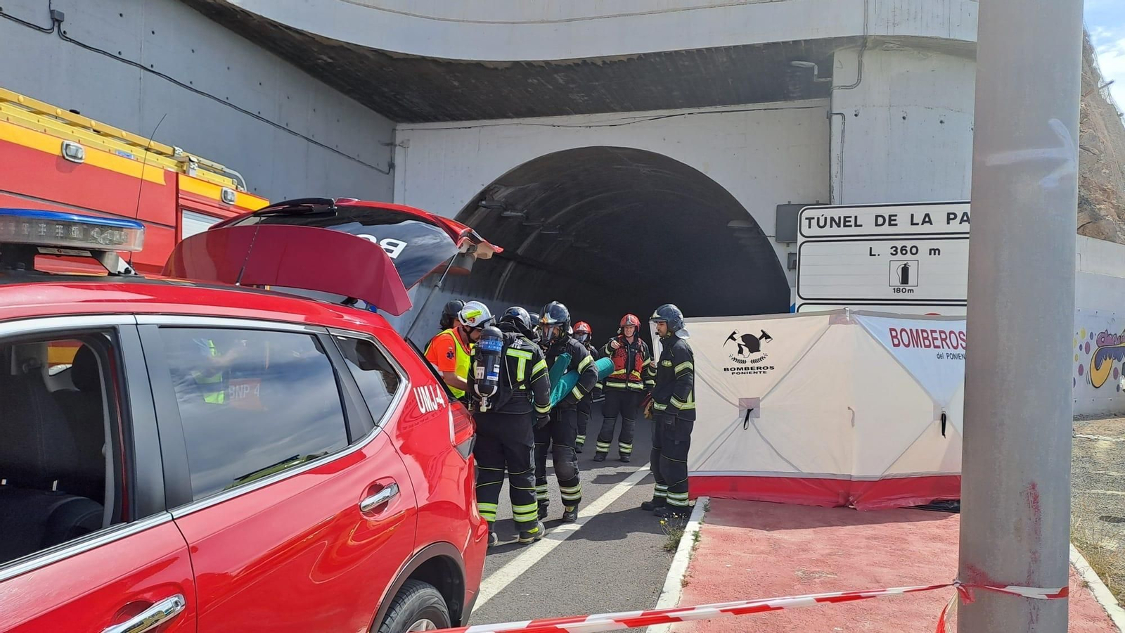 Imágenes del espectacular simulacro de incendio en el túnel de La Parra de El Cañarete.