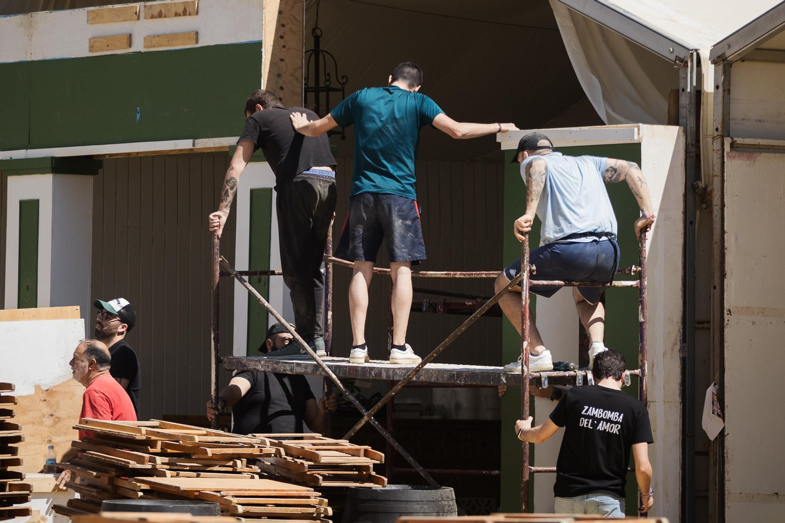 El inicio del desmontaje de la Feria de Jerez 2024, en imágenes