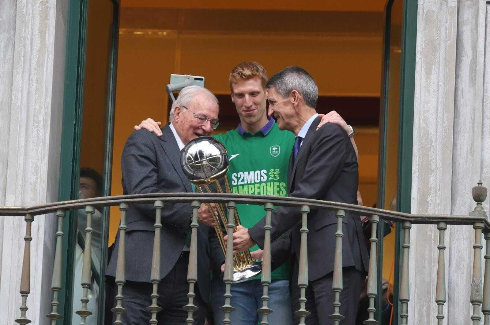 El Unicaja ofrece el título a Málaga, en fotos