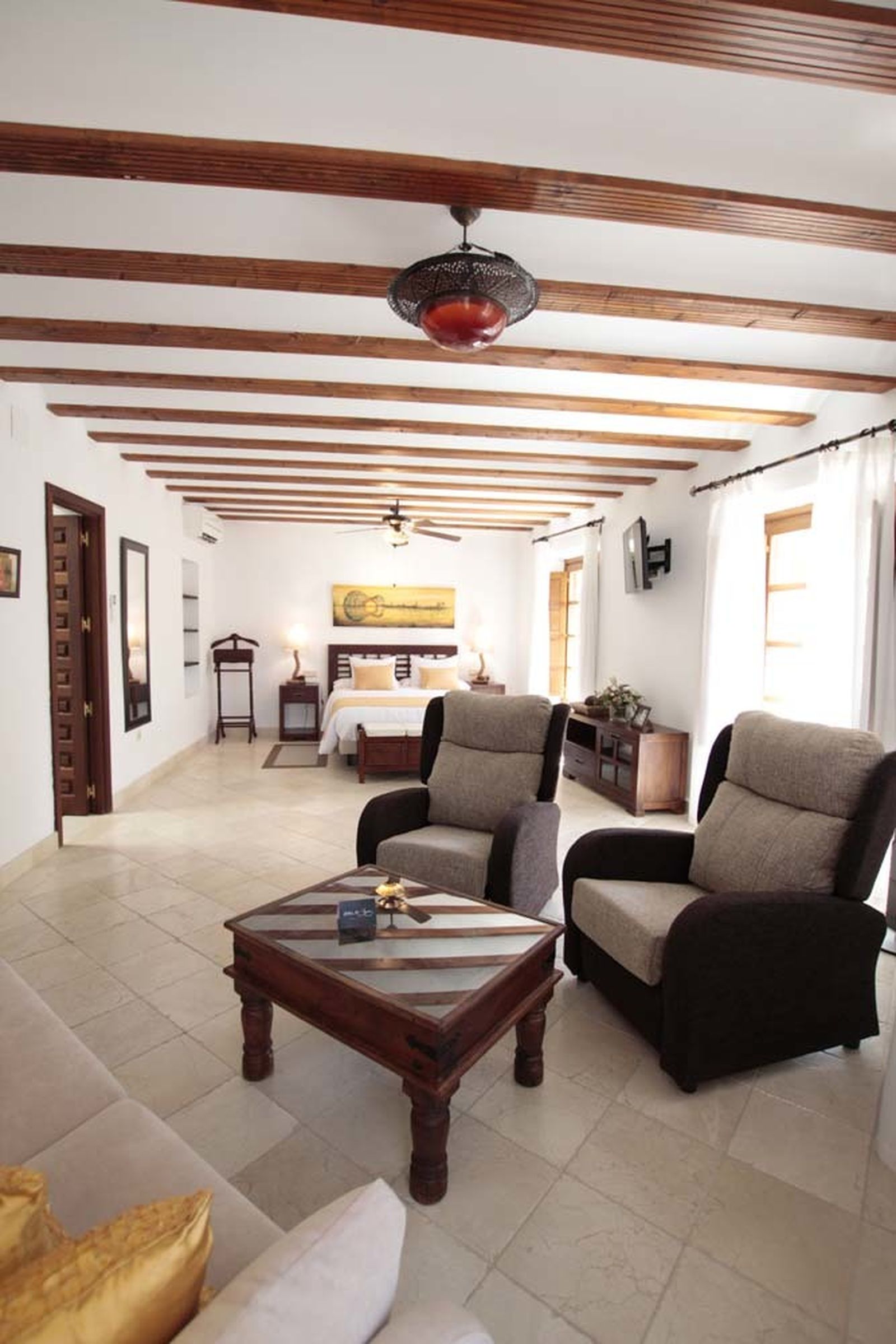 Rincones de la casa de Paco de Lucía en Toledo