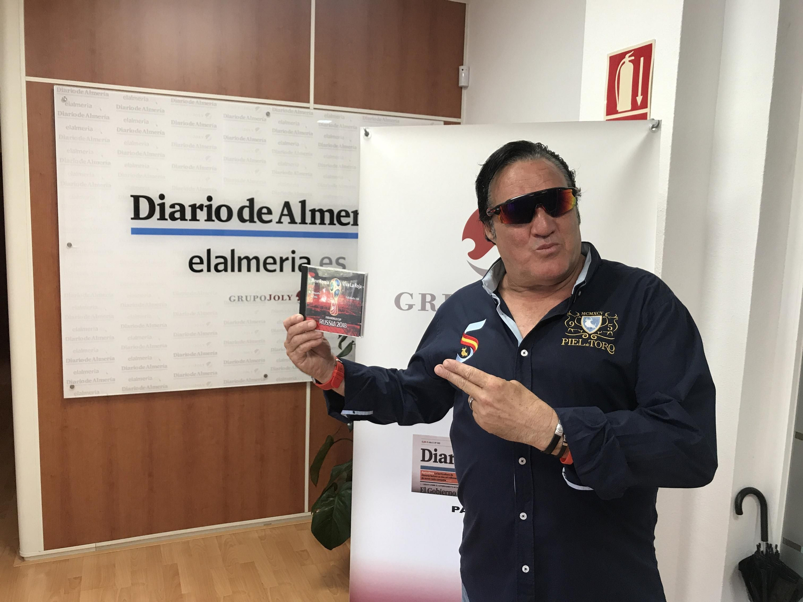 Javier Rapallo con su nuevo sencillo.