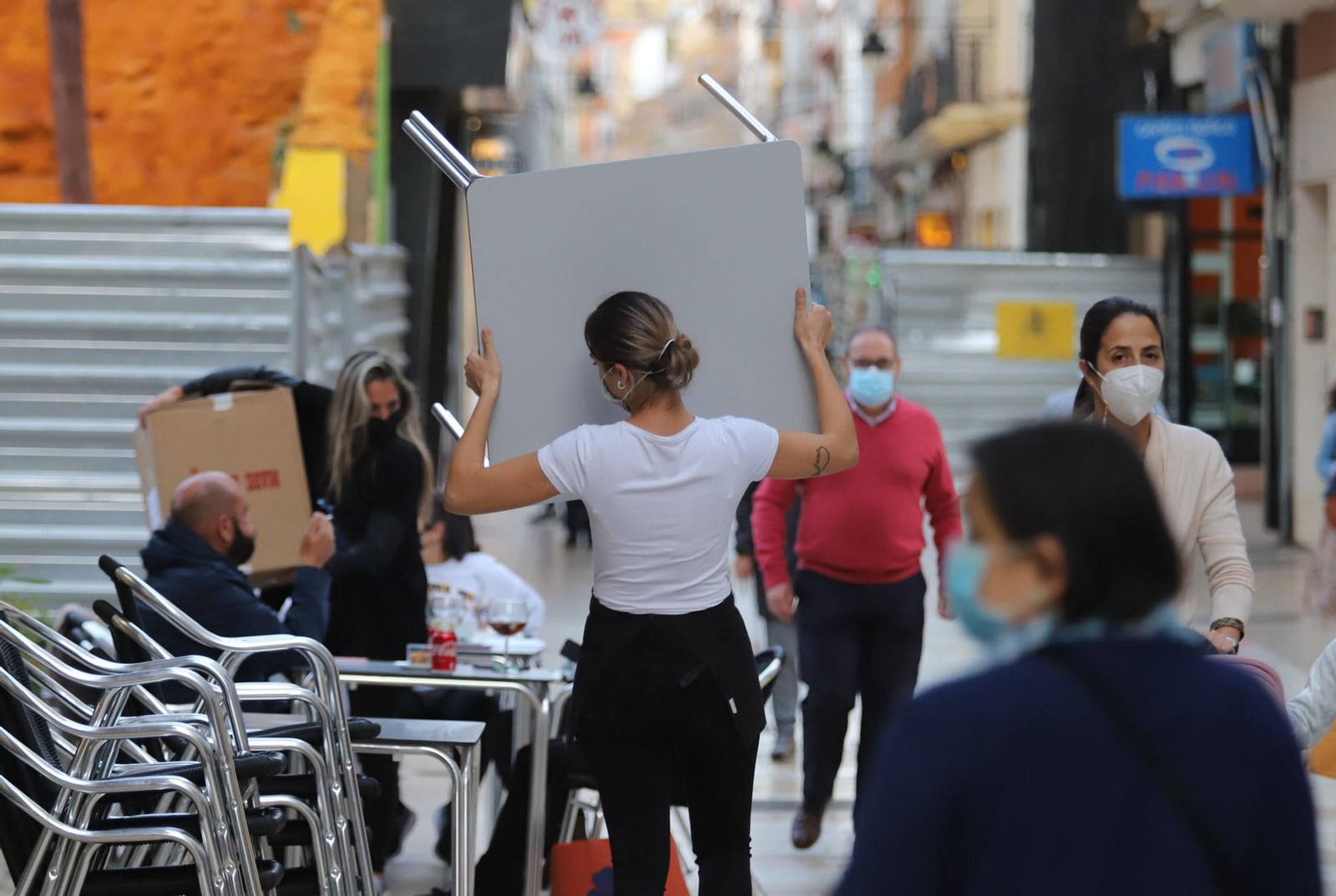 Imágenes del cierre de comercios bares y terrazas a causa de las nuevas restricciones por la Covid en Huelva