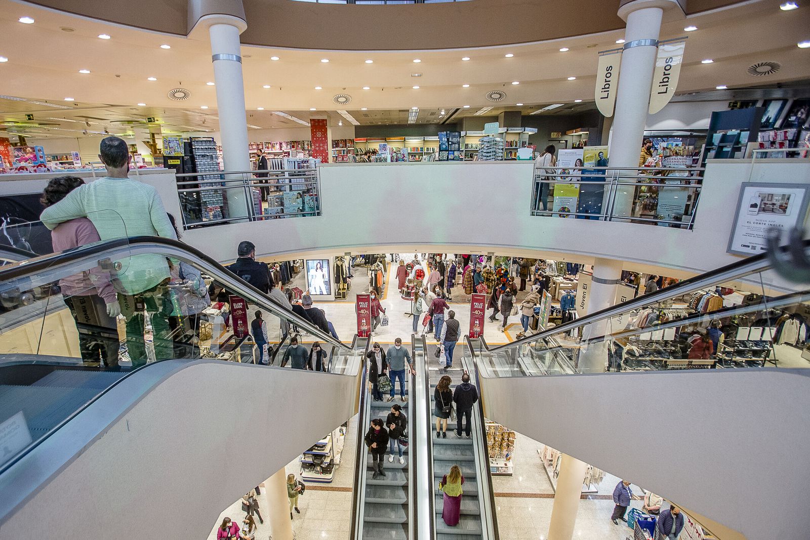Interior de El Corte Inglés de Cádiz