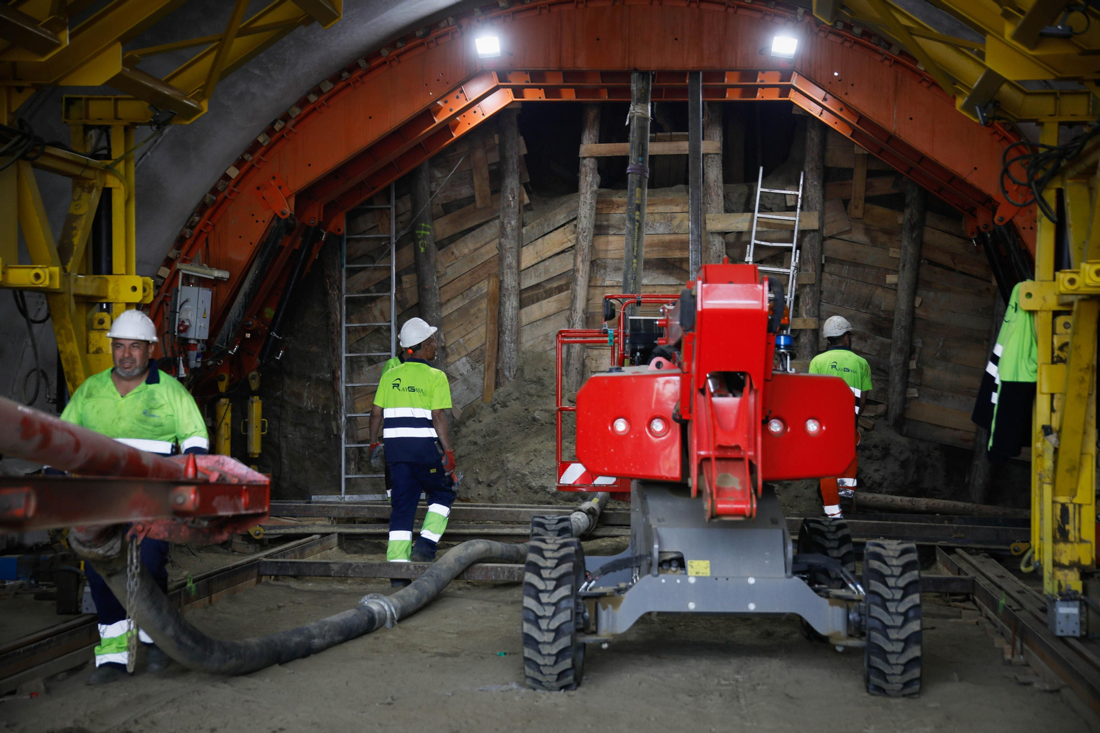 Así están las obras del túnel de Viator en la línea de alta velocidad de Adif, en imágenes
