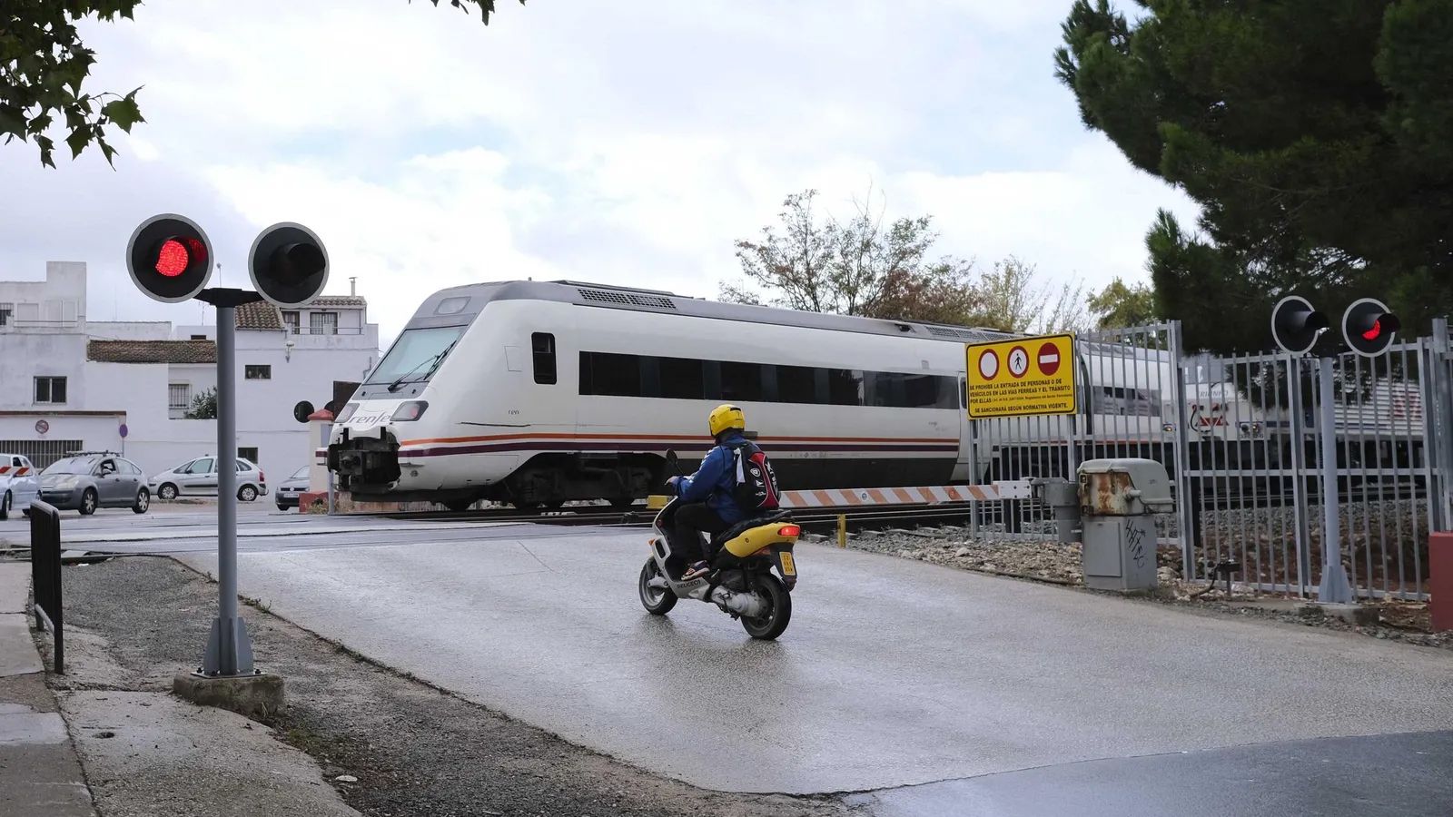 Alcaldes han pedido la mejora de los trenes que circulan por la línea.