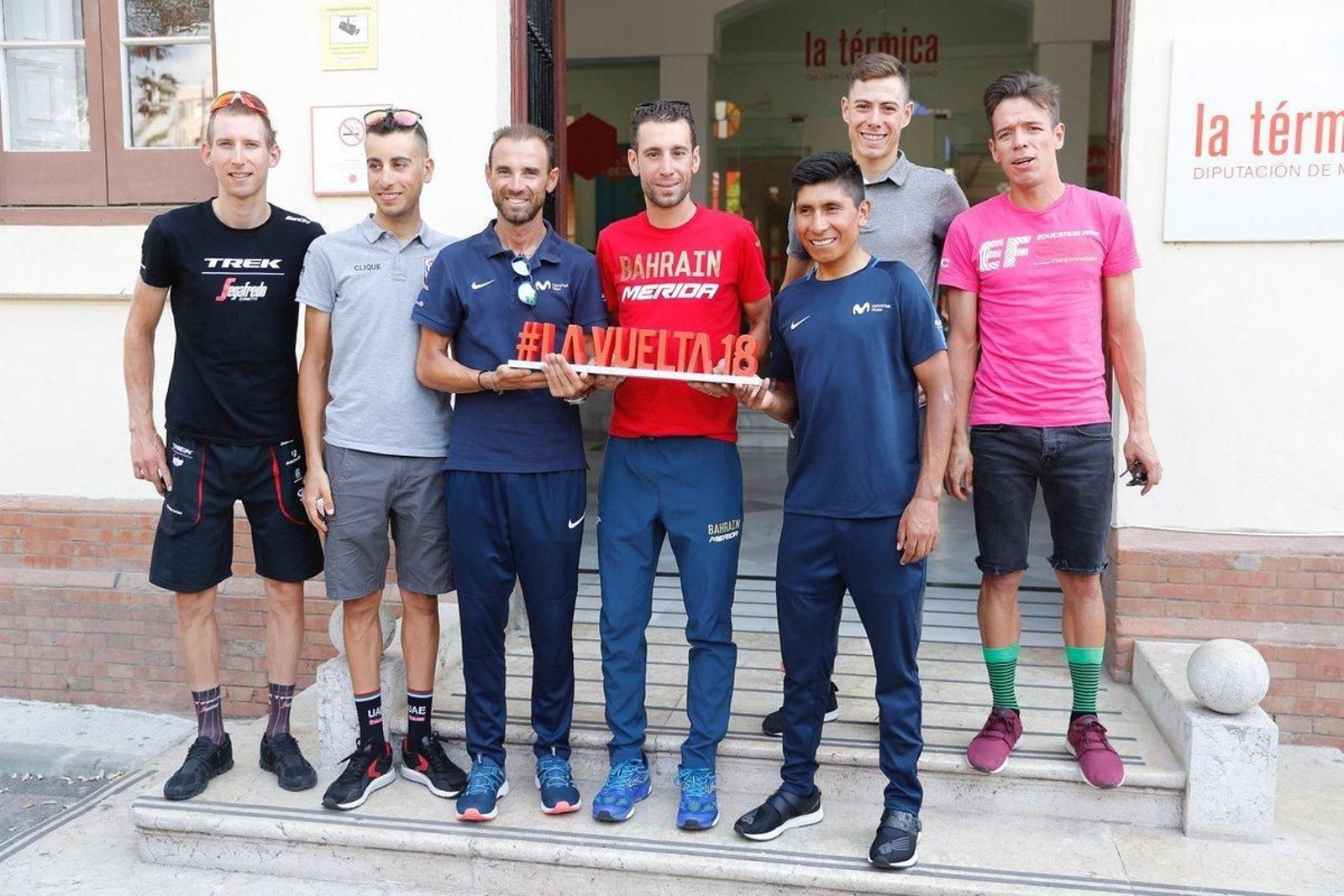 Los principales favoritos para la Vuelta a España posan ayer en La Térmica, en Málaga. Los principales favoritos para la Vuelta a España posan ayer en La Térmica, en Málaga.