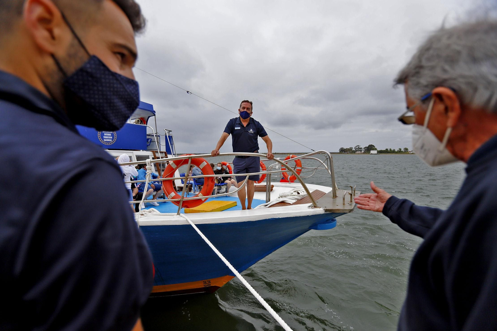 El servicio de canoas entre Punta Umbría y Huelva da el pistoletazo de salida este fin de semana