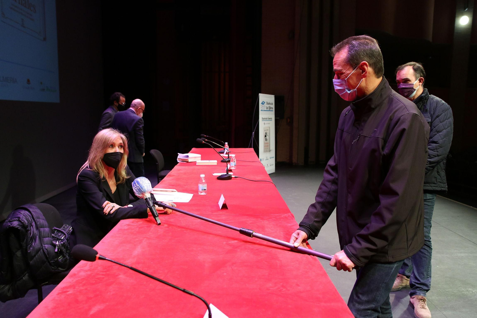 Fotogalería Diario de los Libros, con Marta Robles y su obra 'Pasiones carnales'