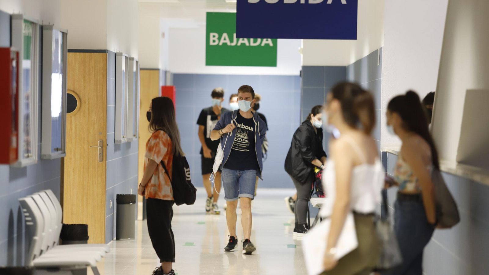 Las entradas y salidas están señalizadas para evitar aglomeraciones.