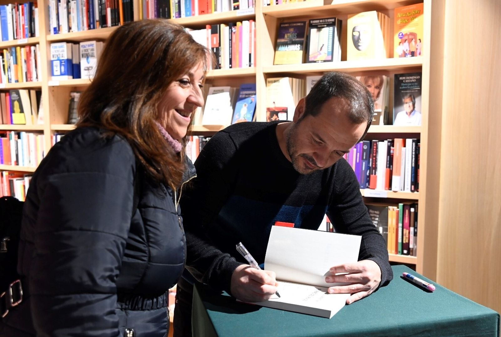 La firma de libros de Ángel Martín en Córdoba, en imágenes