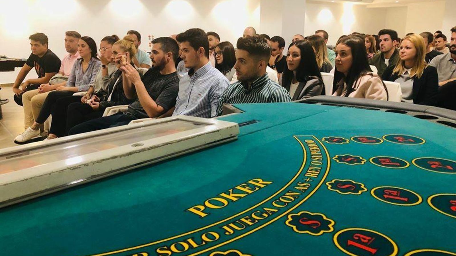 Entrega de diplomas en el Casino.