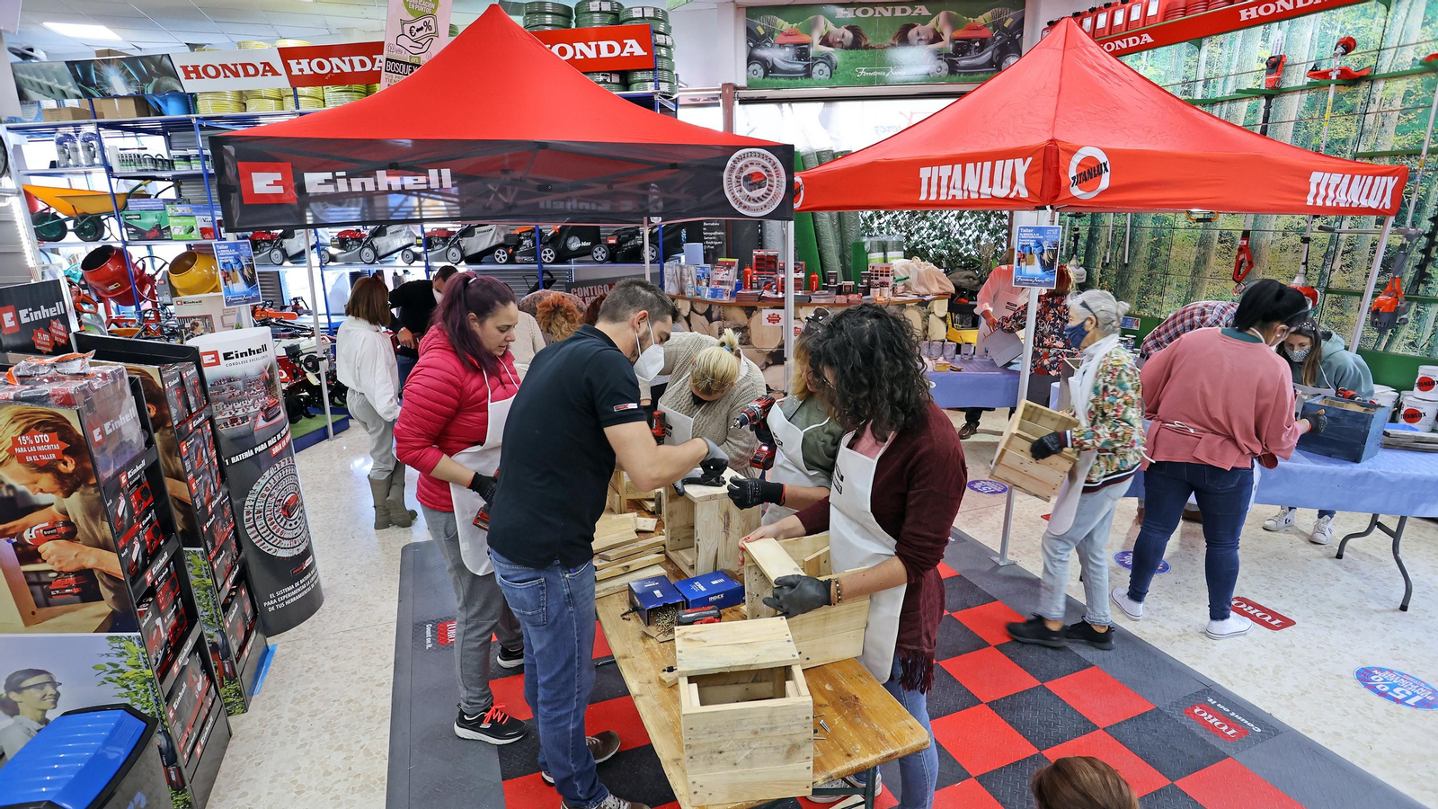 Taller de bricolaje para mujeres de Ferretería Xerez