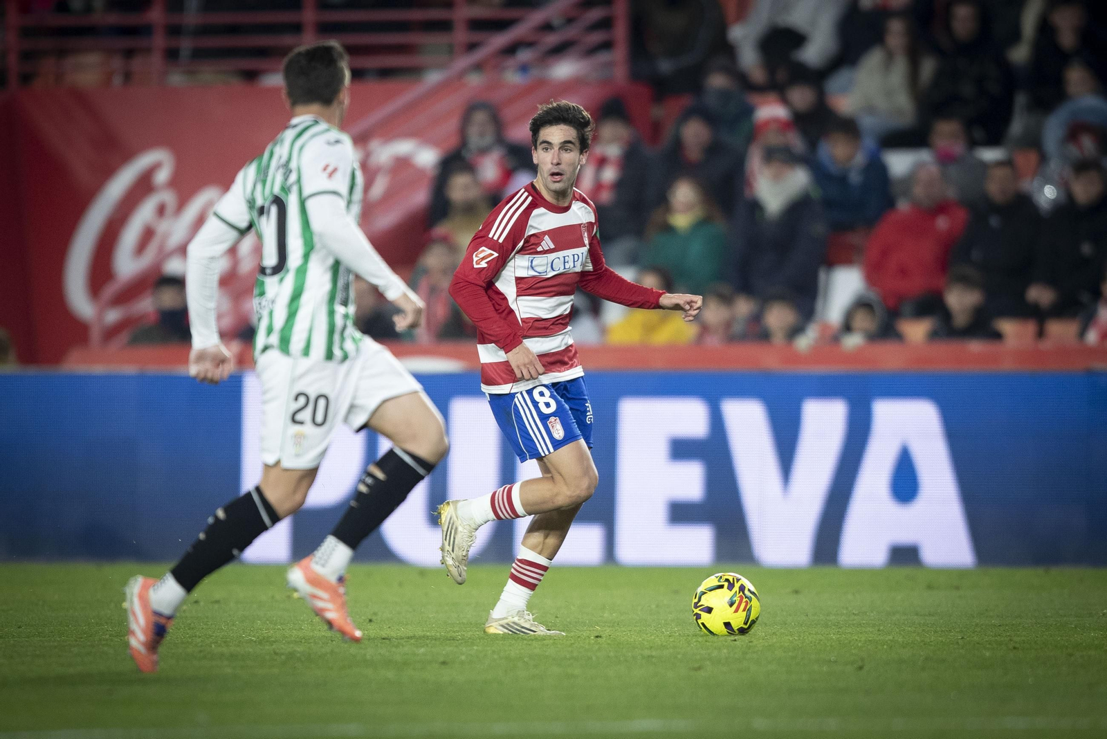 Alemañ en un ataque del Granada en el choque ante el Córdoba