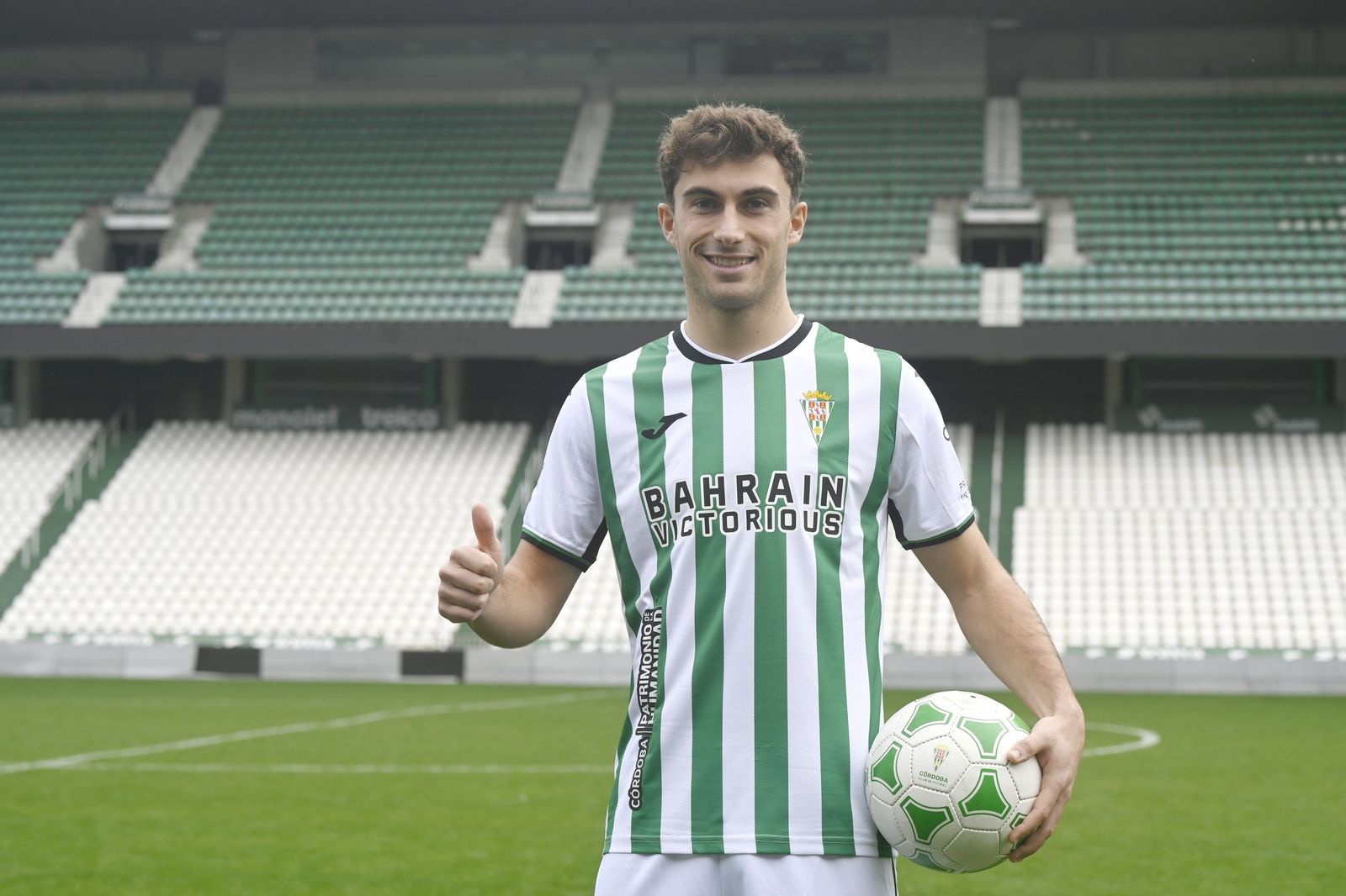 Las fotos de la presentación de Mikel Goti como jugador del Córdoba CF