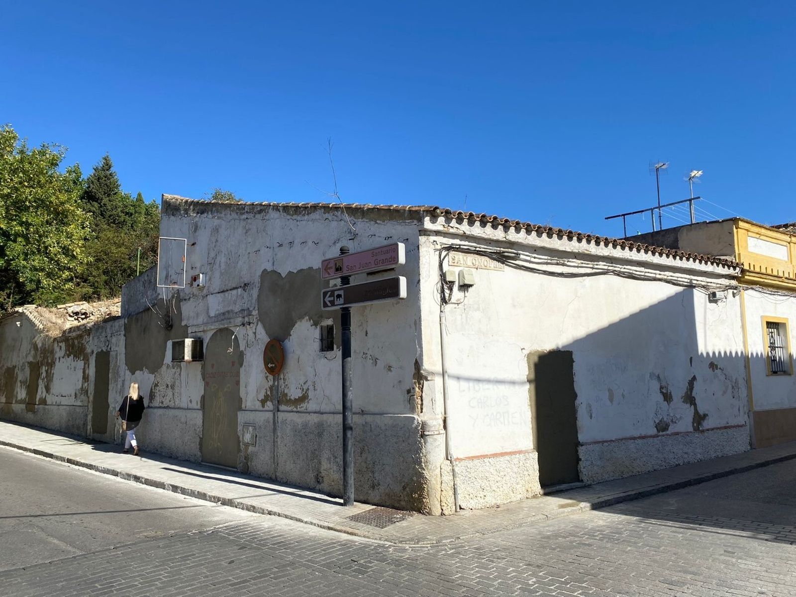 Imagen de la finca ruinosa en la calle Taxdirt