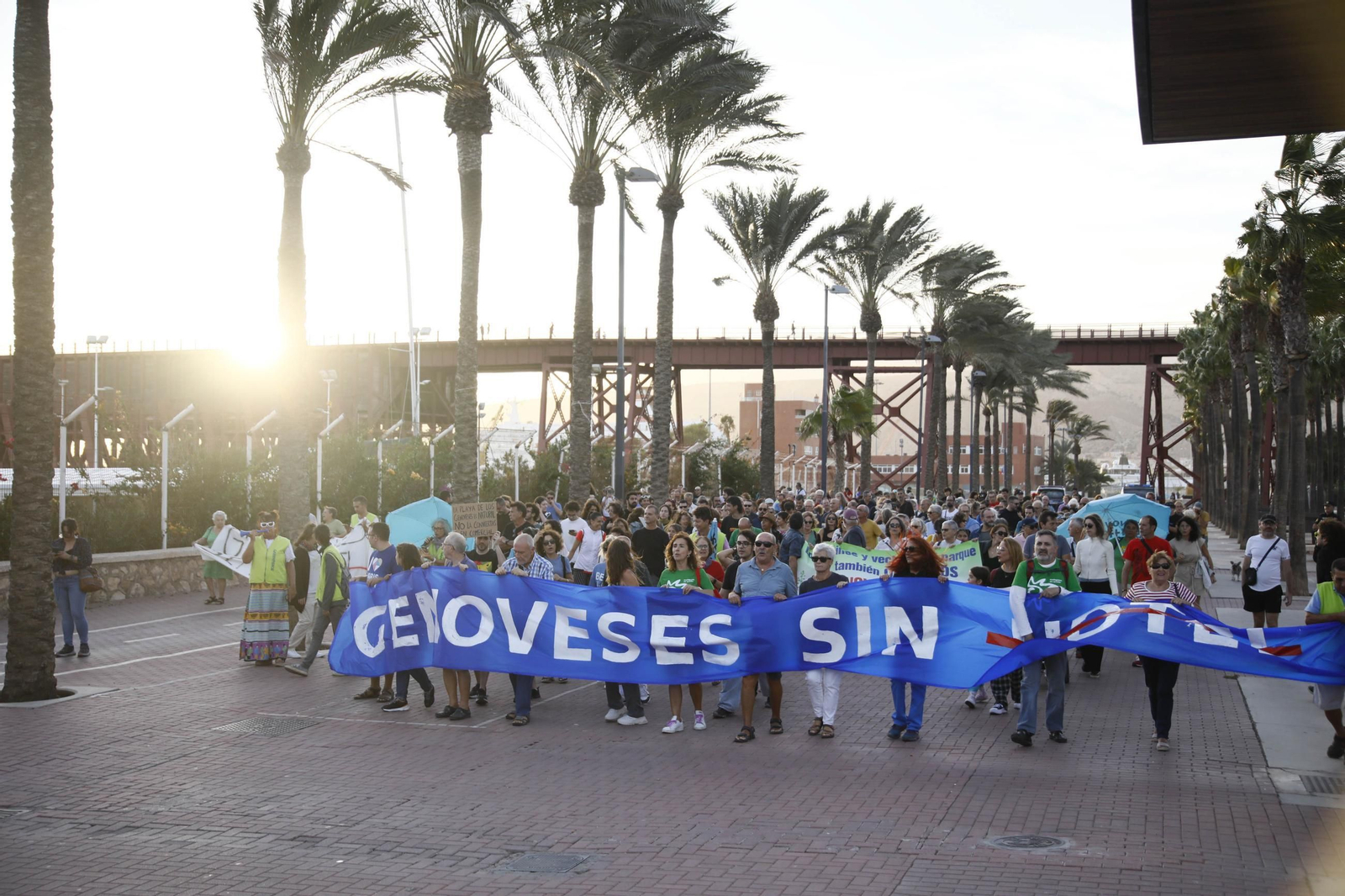 La manifestación "Genoveses sin hotel", en imágenes
