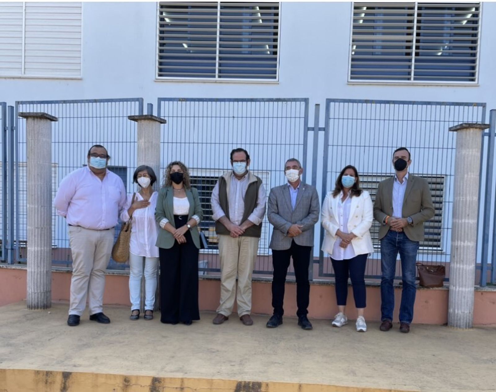 Miguel Andréu y Alejandro López Valenzuela, en la visita al colegio y el instituto de La Barca.