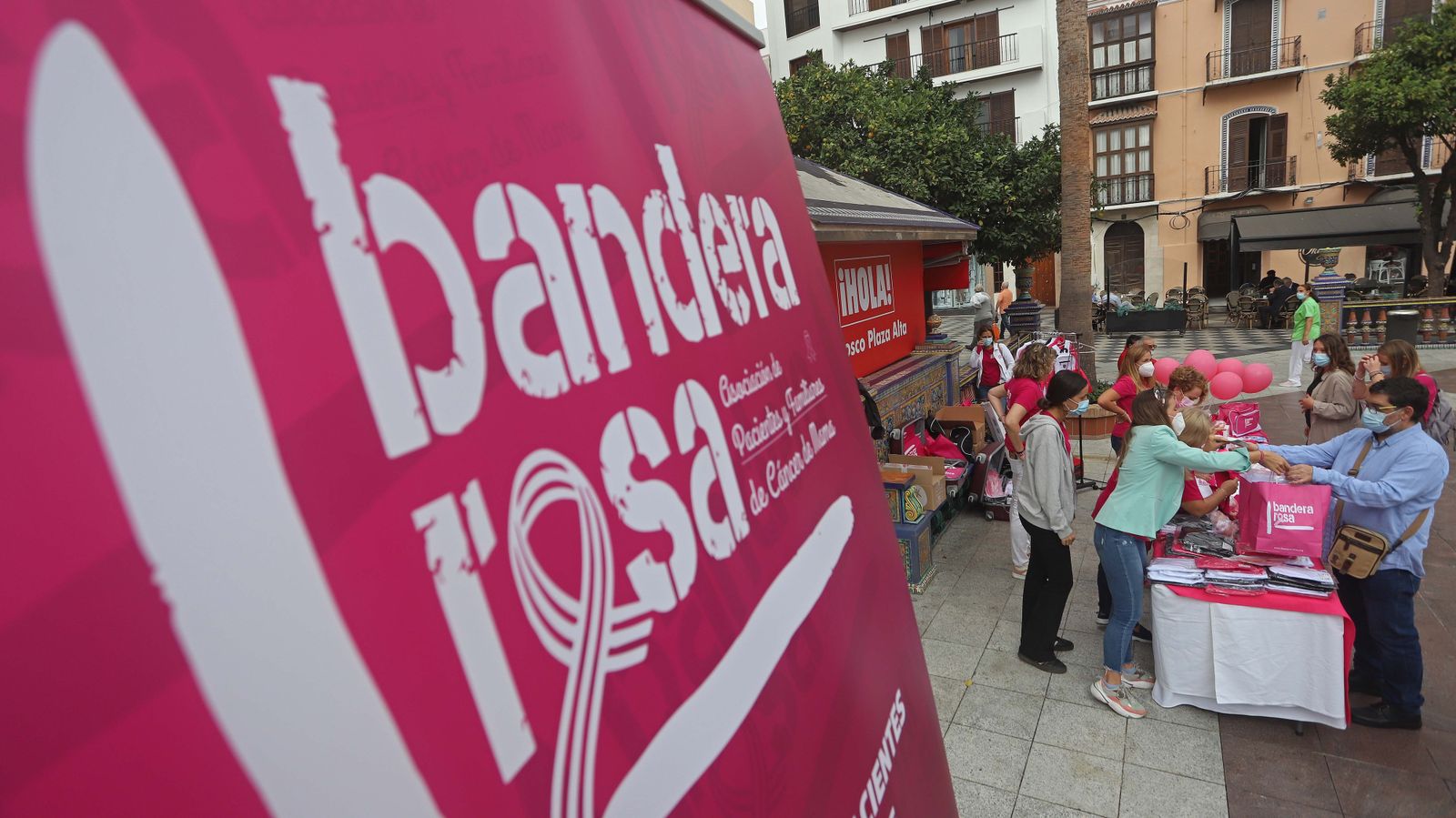 Fotos de la celebración del Día Mundial Contra el Cáncer de Mama en Algeciras