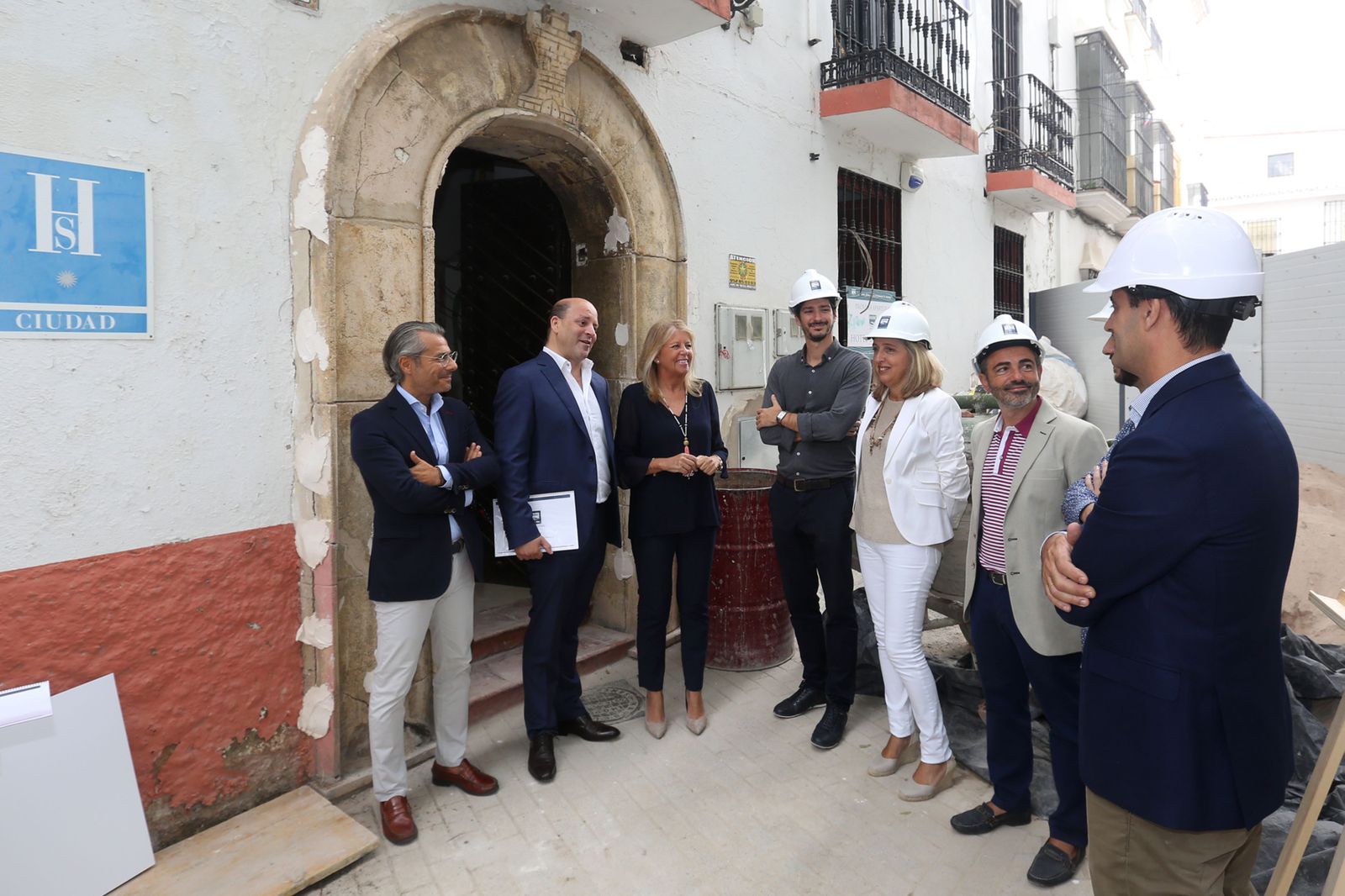 La alcaldesa de Marbella durante la presentación de los trabajos, ayer.