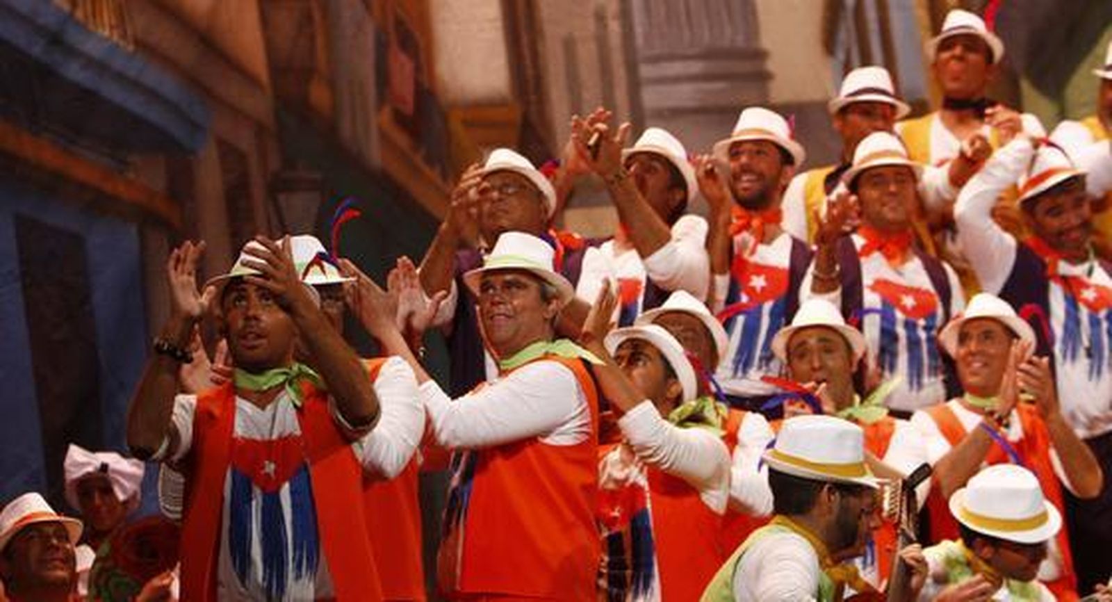 Coro 'Los que viven como reyes'  Foto: Lourdes de Vicente