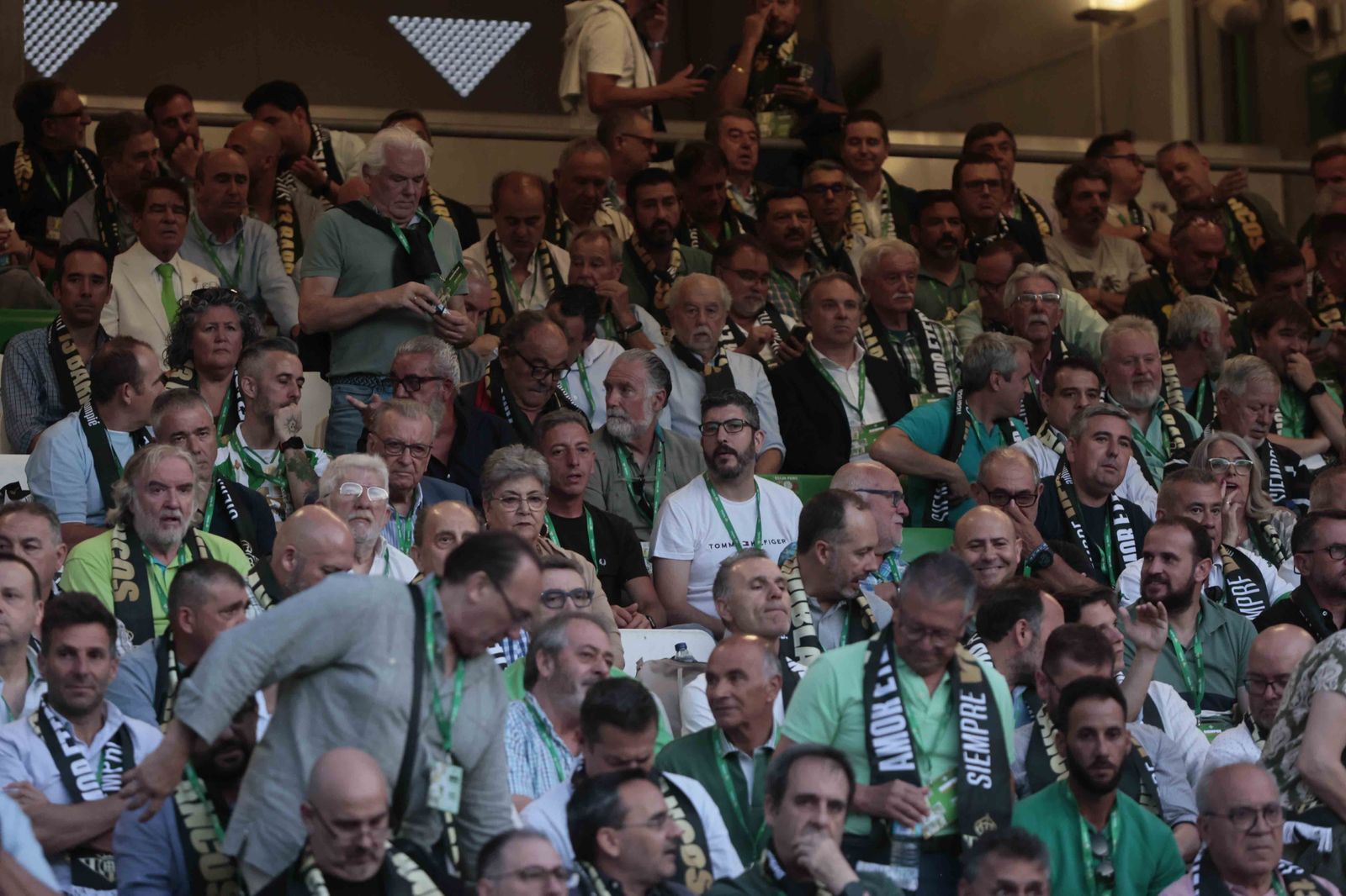 Búscate en el acto Siempre Verdiblancos