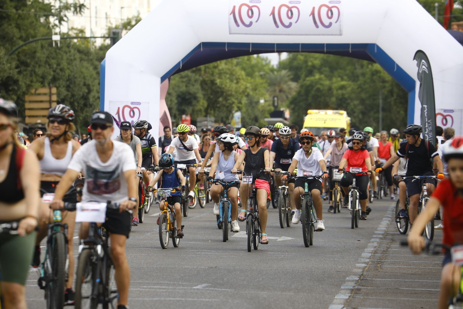 Marcha ciclista del Día de la Bicicleta en Córdoba, en imágenes