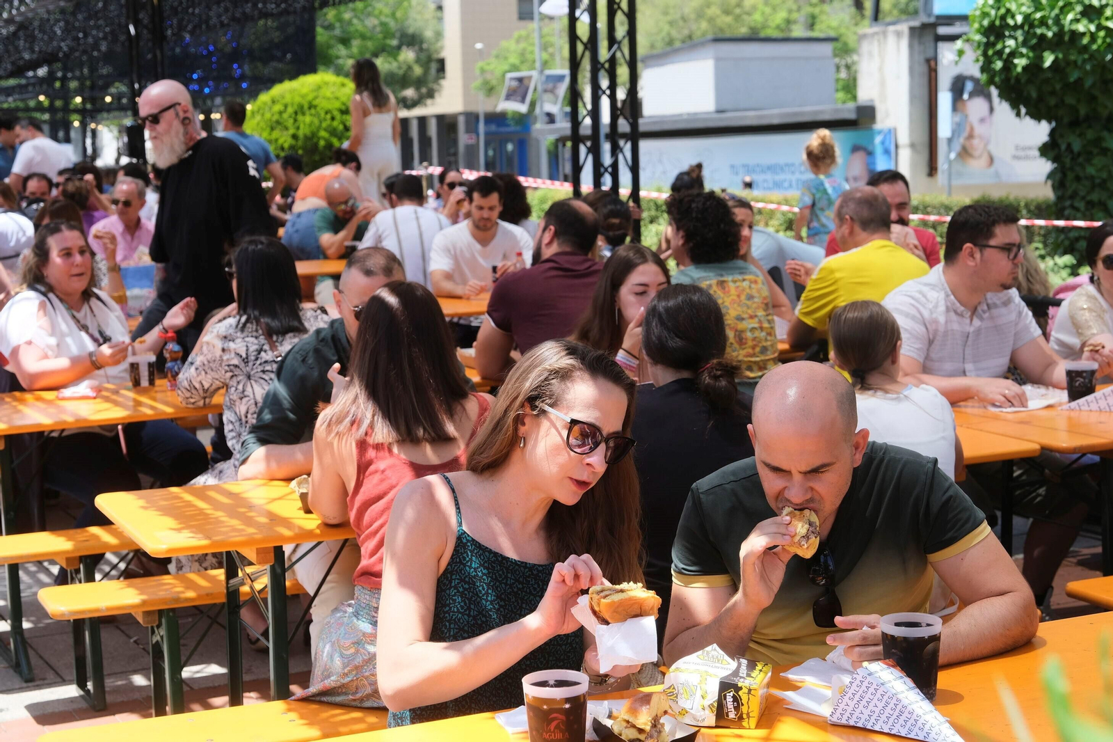 The Champions Burger vuelve a llenar El Vial de Córdoba en su primera jornada de tarde, en imágenes
