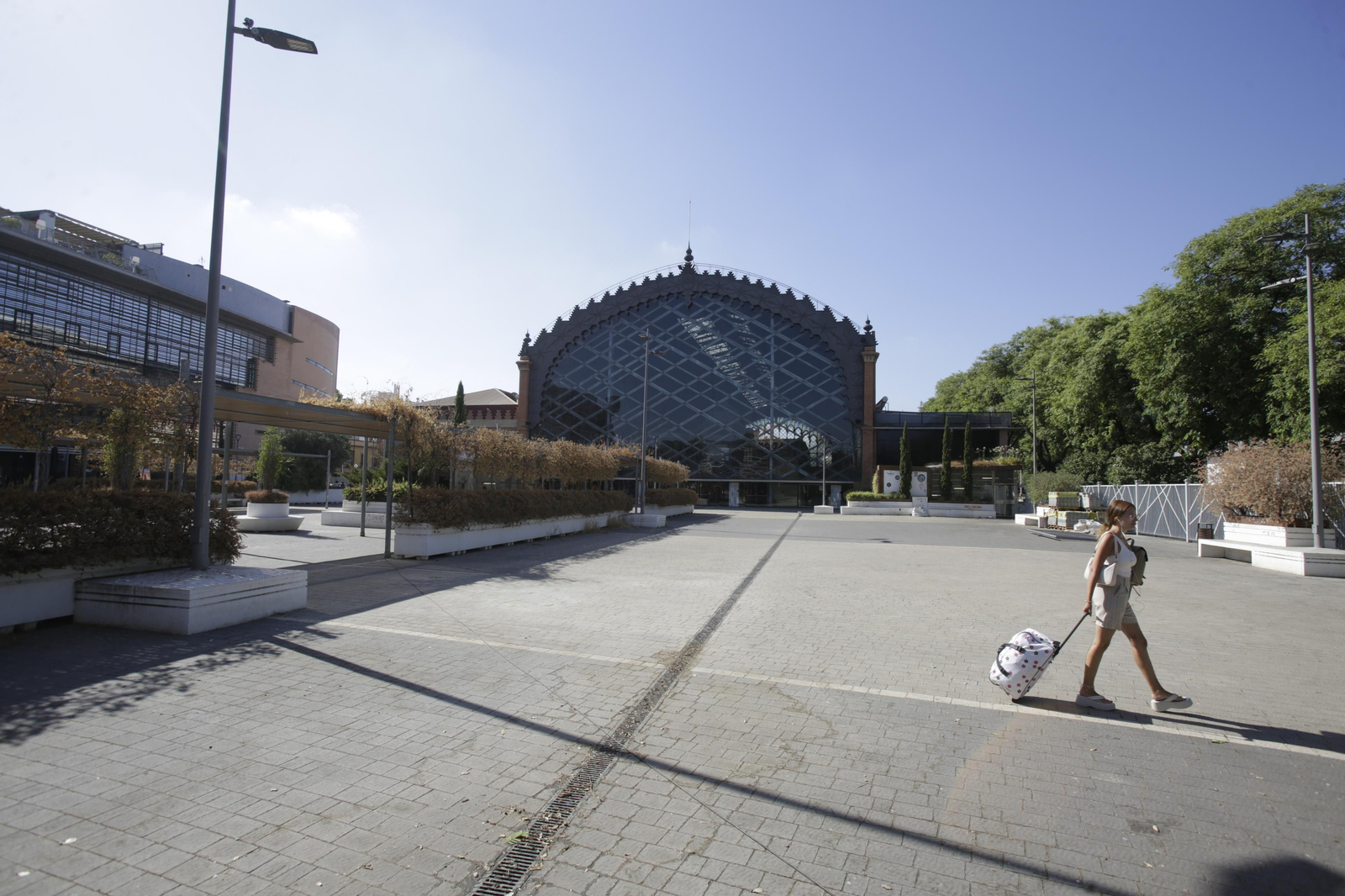 Abandono y mal estado de la plaza entre Mercadona y Plaza de Armas