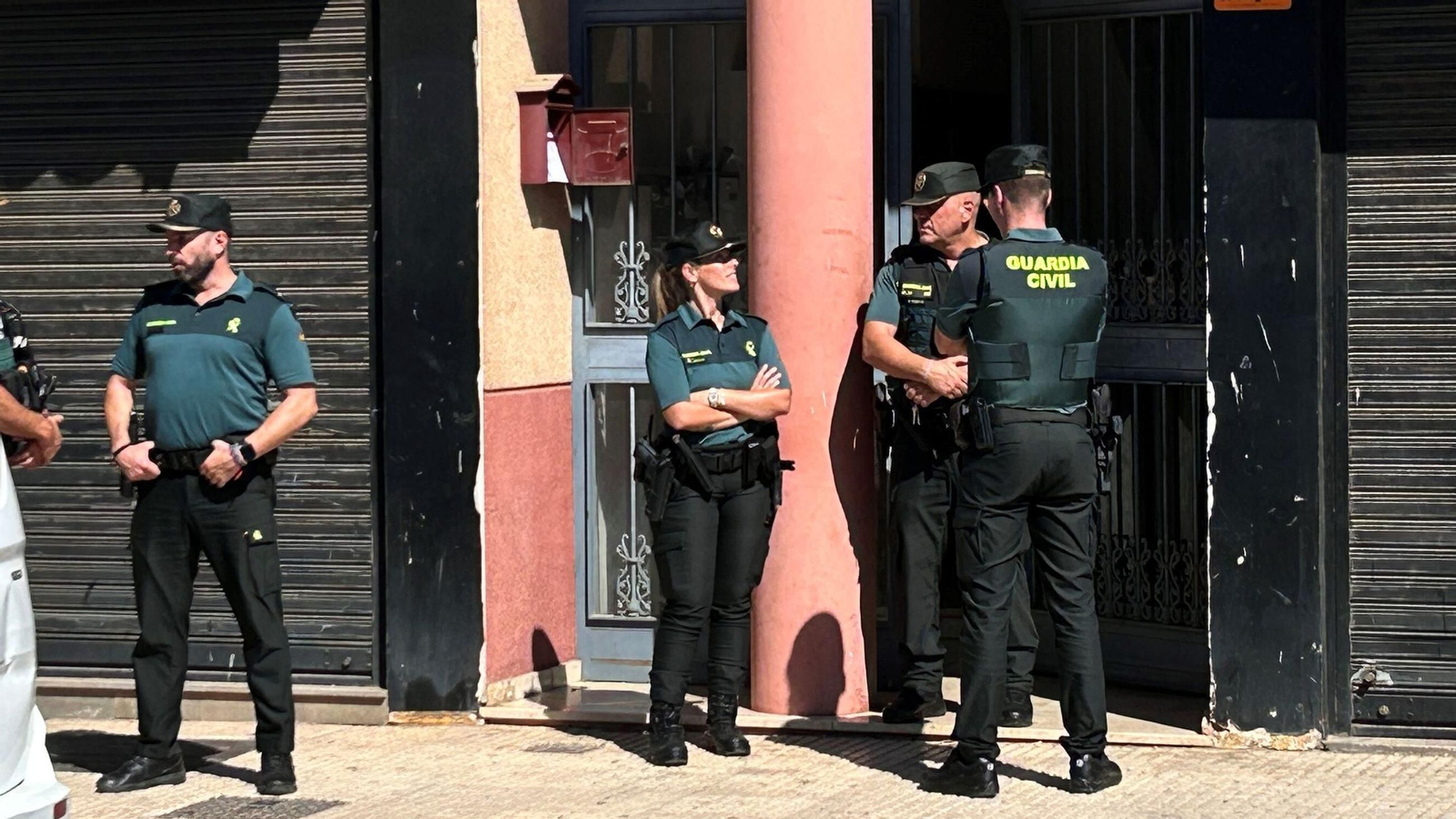 Guardias civiles en Brenes, en una imagen reciente.