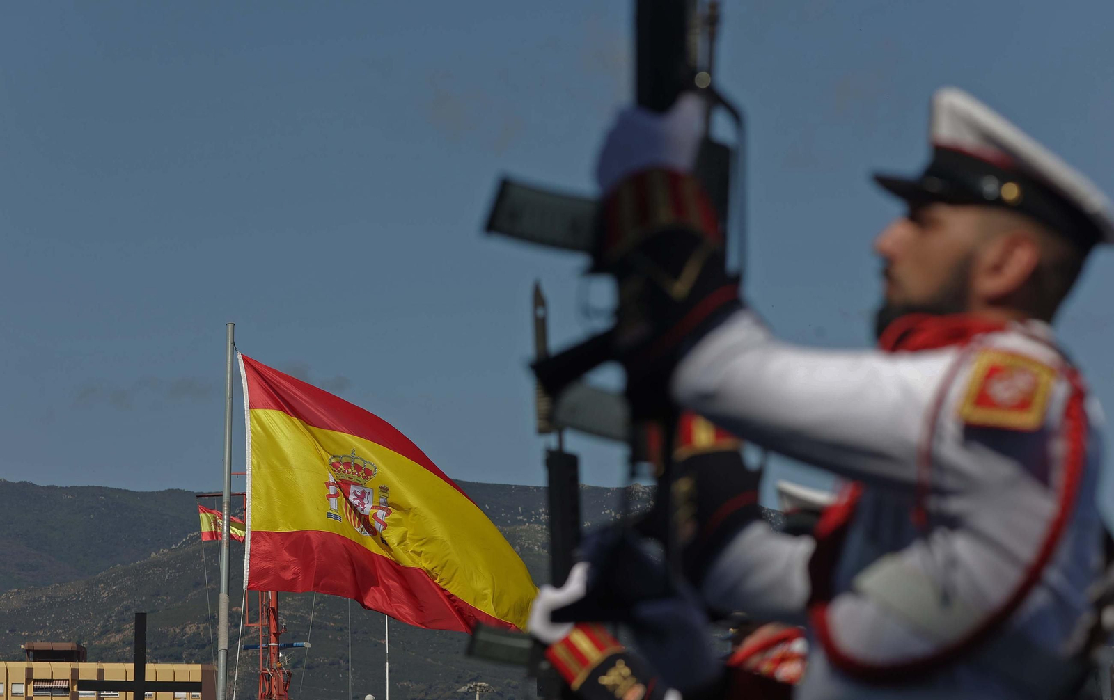 Fotos de la Jura de Bandera para personal civil a bordo del Buque de Asalto Anfibio 'Castilla' en Algeciras