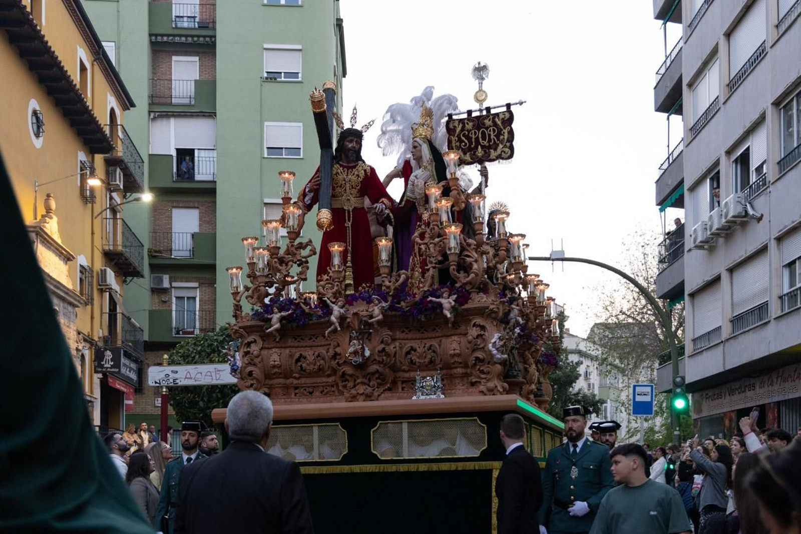 Las cofradías de la Vera Cruz, Expiración y Gran Poder lucen sus cortejos en la calle