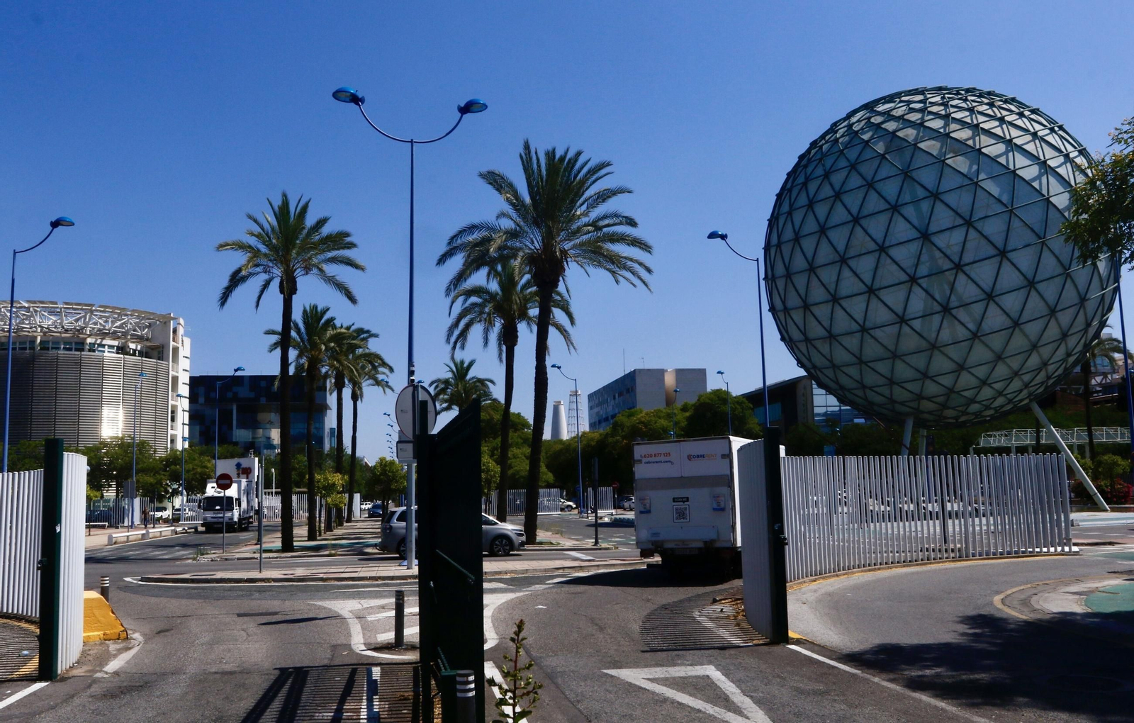 La esfera bioclimática, ubicada en la calle Marie Curie de la Cartuja. La esfera bioclimática, ubicada en la calle Marie Curie de la Cartuja.