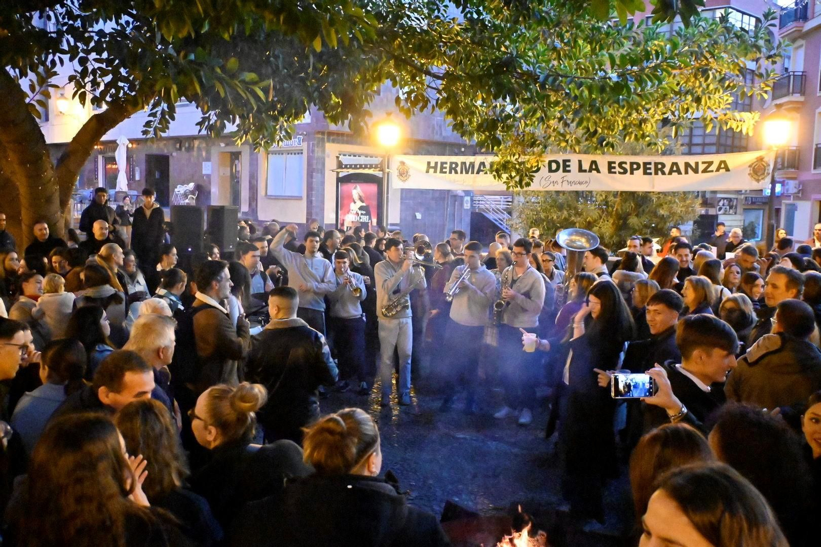Huelva responde a la llamada de la música en plaza Niña.