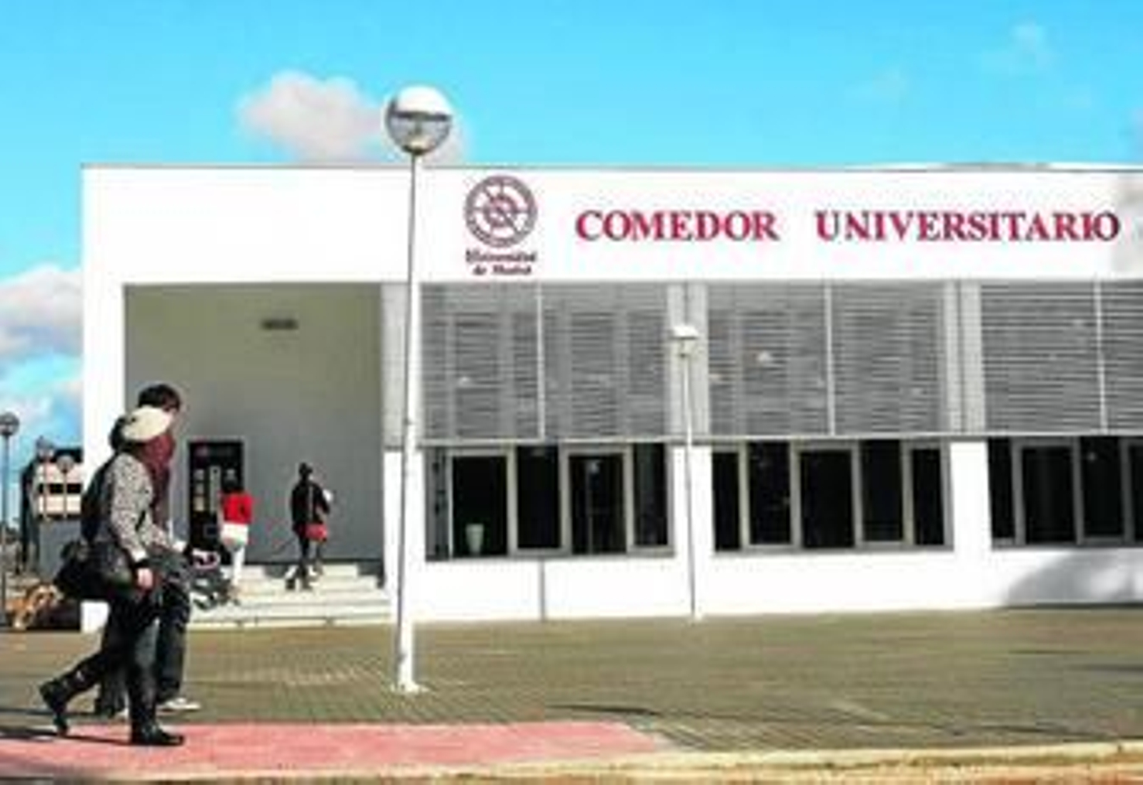La cafetería, que comparte edificio, entró ayer en funcionamiento.