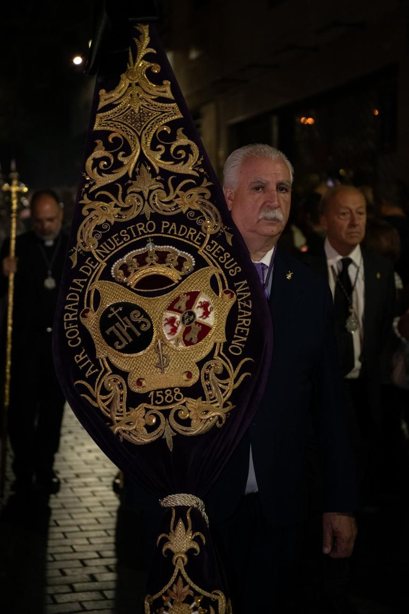 Una marea de devoción inunda Jaén al paso de la Magna, en imágenes