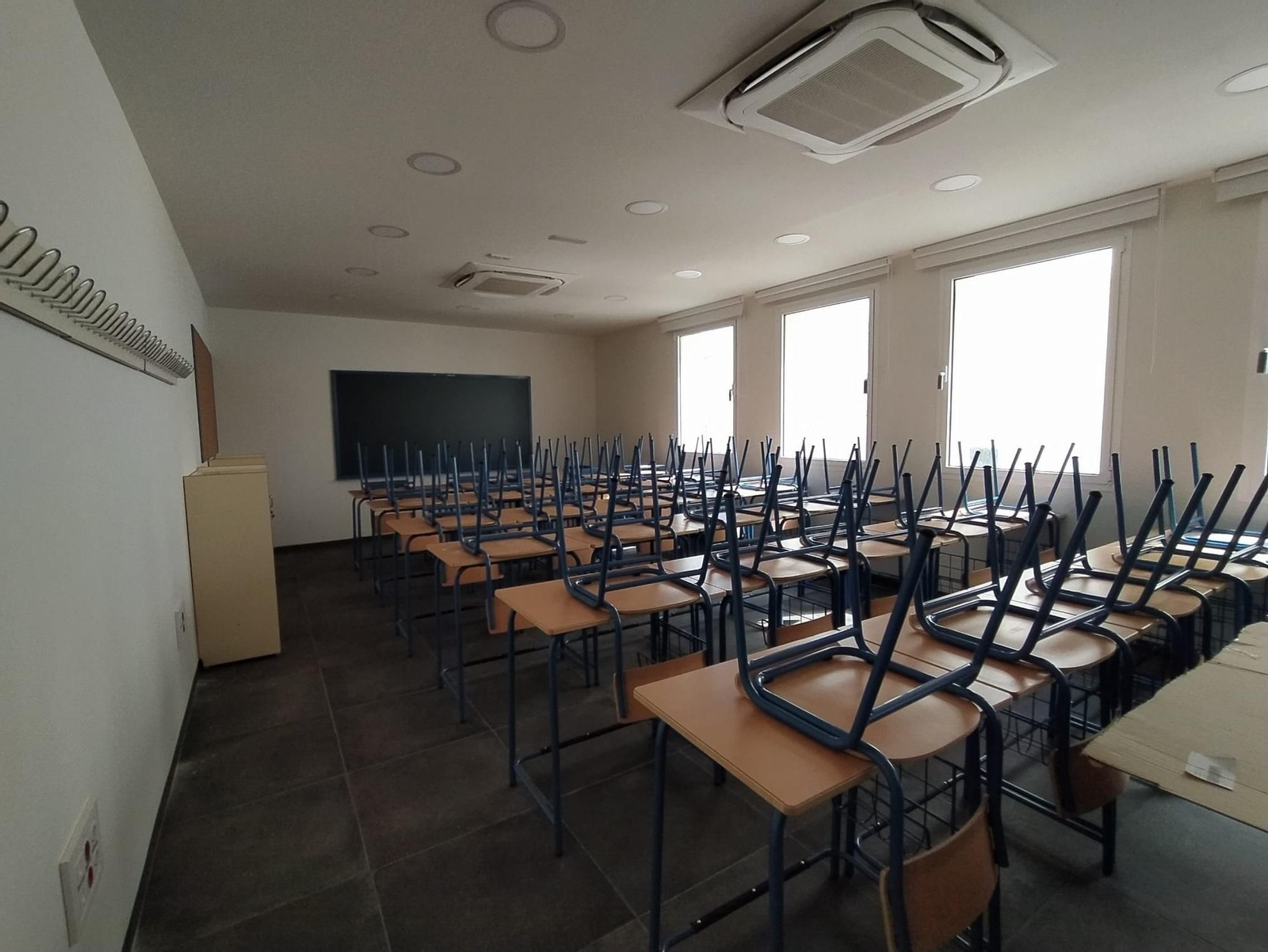 Imagen de archivo de un aula.