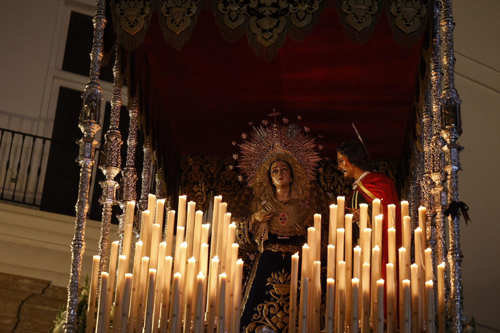 Imágenes de la salida de Medinaceli en la Semana Santa de Cádiz 2025