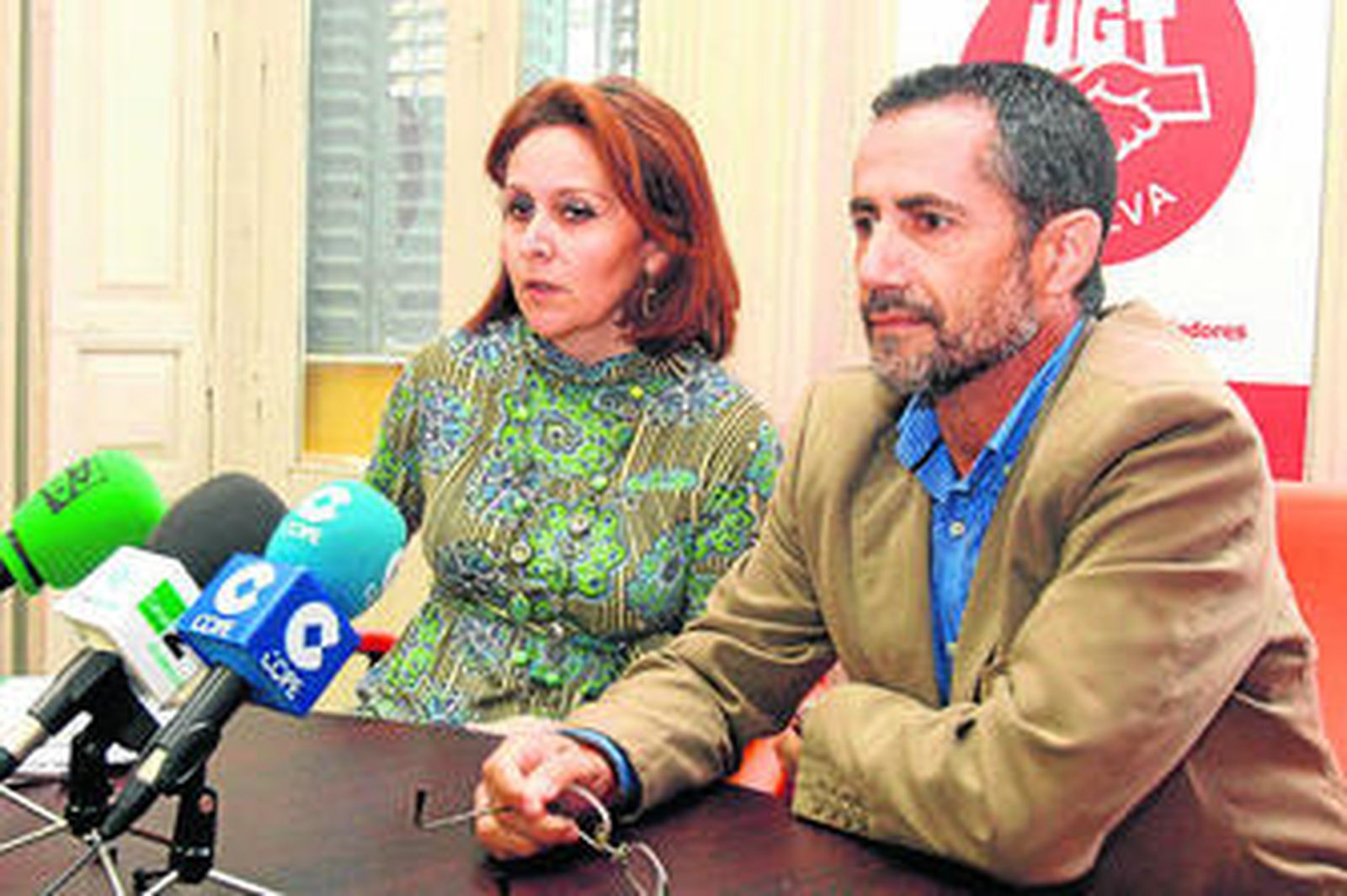 Marisa Fernández y Jorge Puente informaron ayer sobre el preacuerdo en la sede de UGT en Huelva.