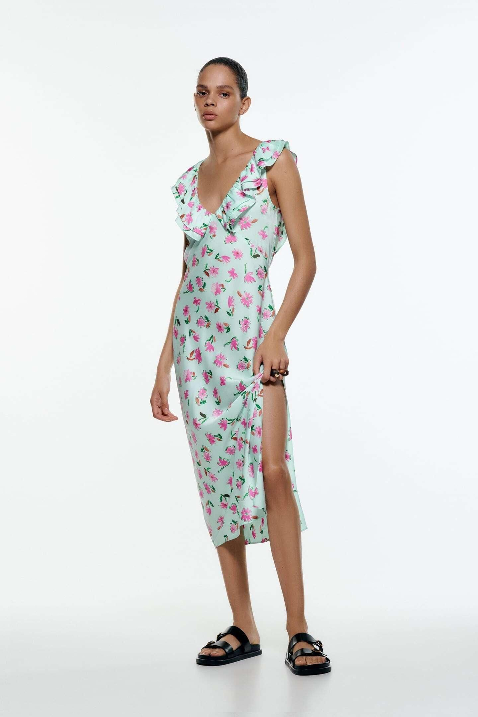 Vestido de flores con volantes de Zara. Vestido de flores con volantes de Zara.