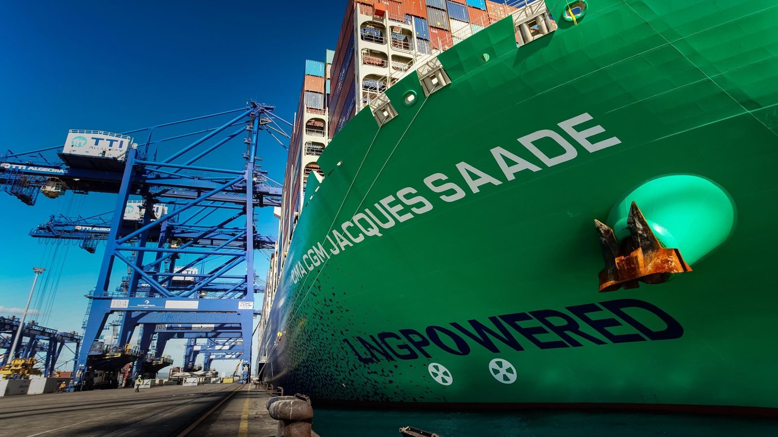 CMA CGM Jacques Saade, portacontenedores propulsado por gas natural, en el Puerto de Algeciras CMA CGM Jacques Saade, portacontenedores propulsado por gas natural, en el Puerto de Algeciras