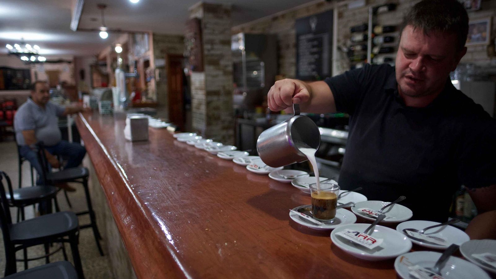 Primeros clientes en la venta Navasillo