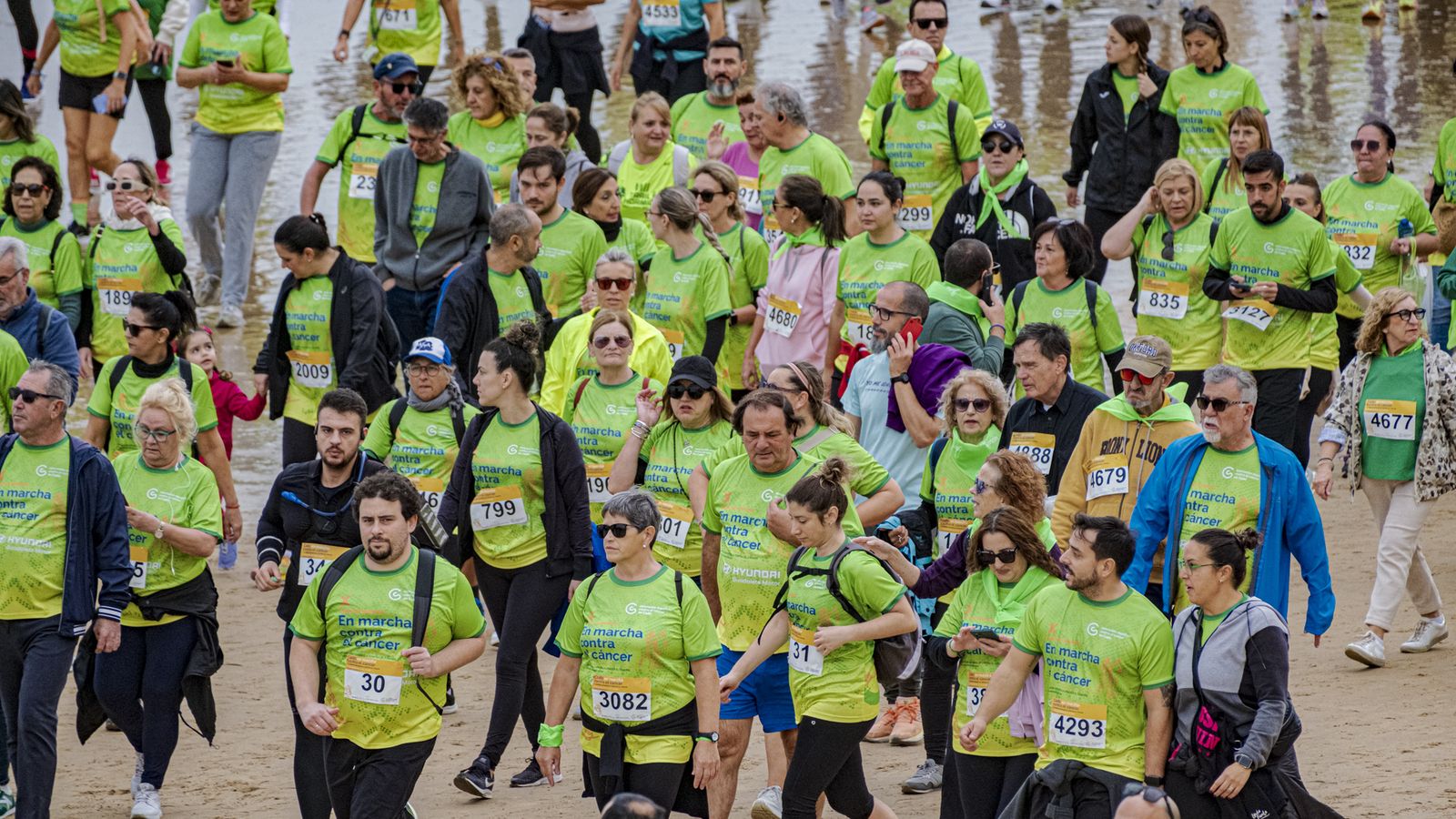 Búscate entre las fotos de la X carrera Cádiz en marcha contra el cáncer
