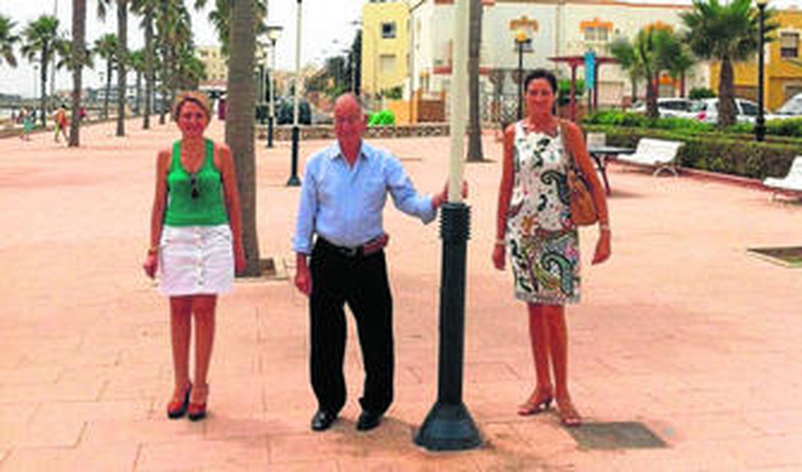 El alcalde, Gabriel Amat, y la TenienteAlcalde, Eloísa Cabrera, presimen de las nuevas instalaciones.