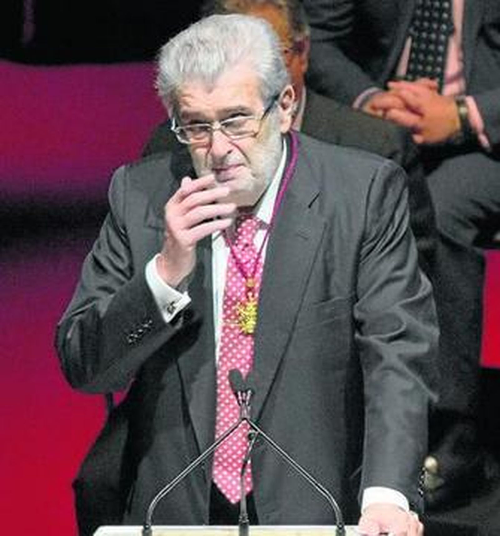 José Manuel Lara Bosch, emocionado al hablar de su padre.