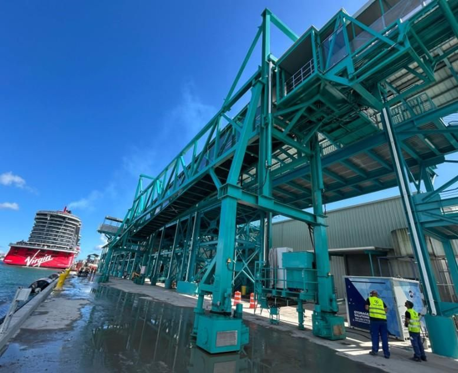 Montaje de la pasarela portuaria de Puerto Rico