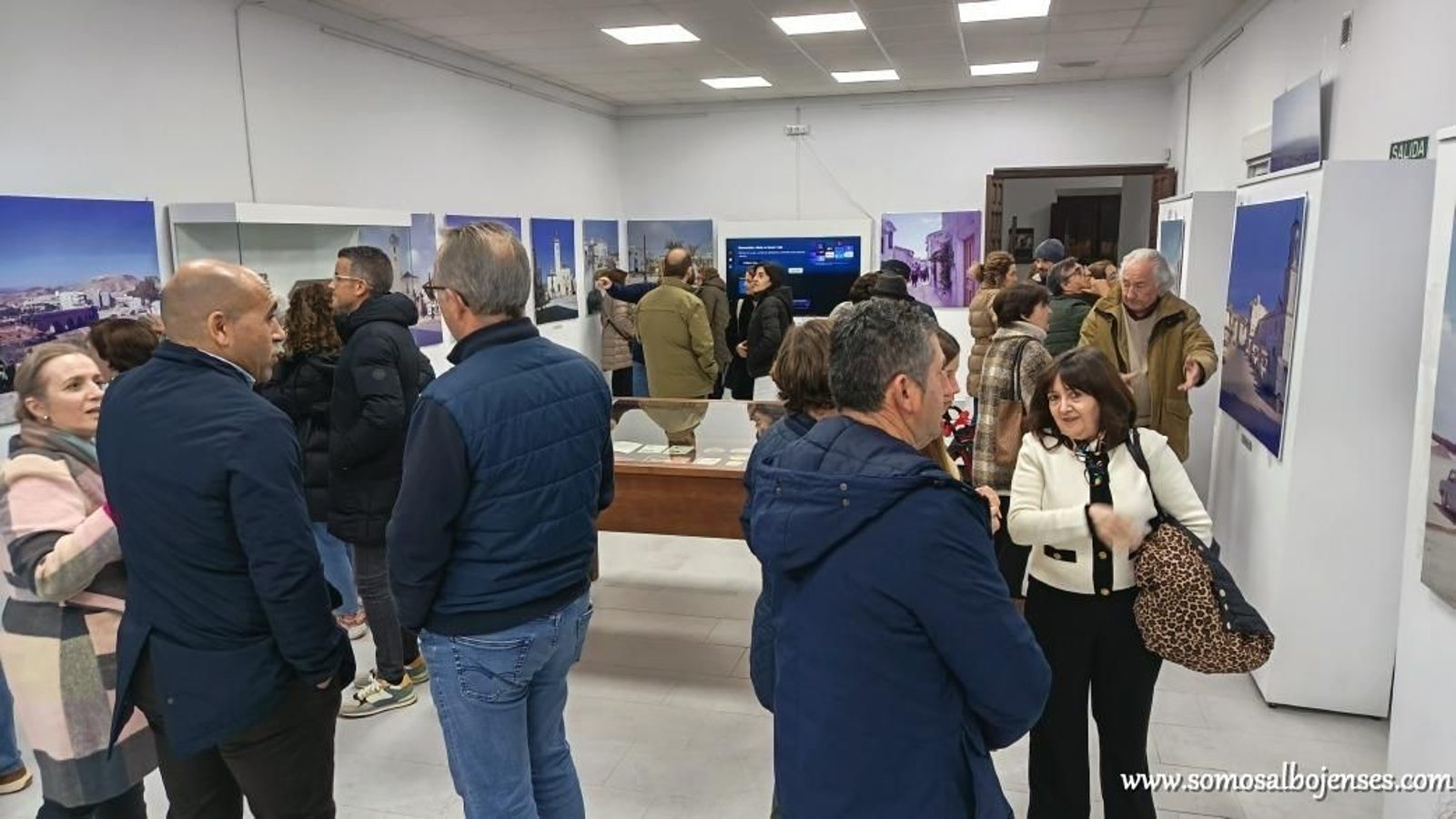 Vecinos del Almanzora se reúnen en Albox para disfrutar del arte de Miguel Romero