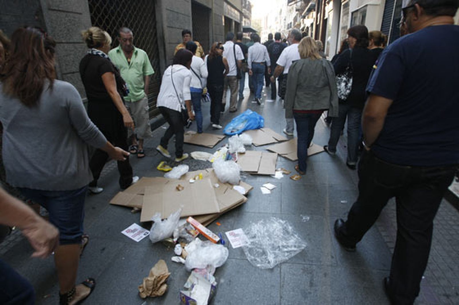 Los piquetes tomaron el centro de la capital desde primera hora de la mañana para impedir la apertura de comercios y empresas

Foto: Jose Braza