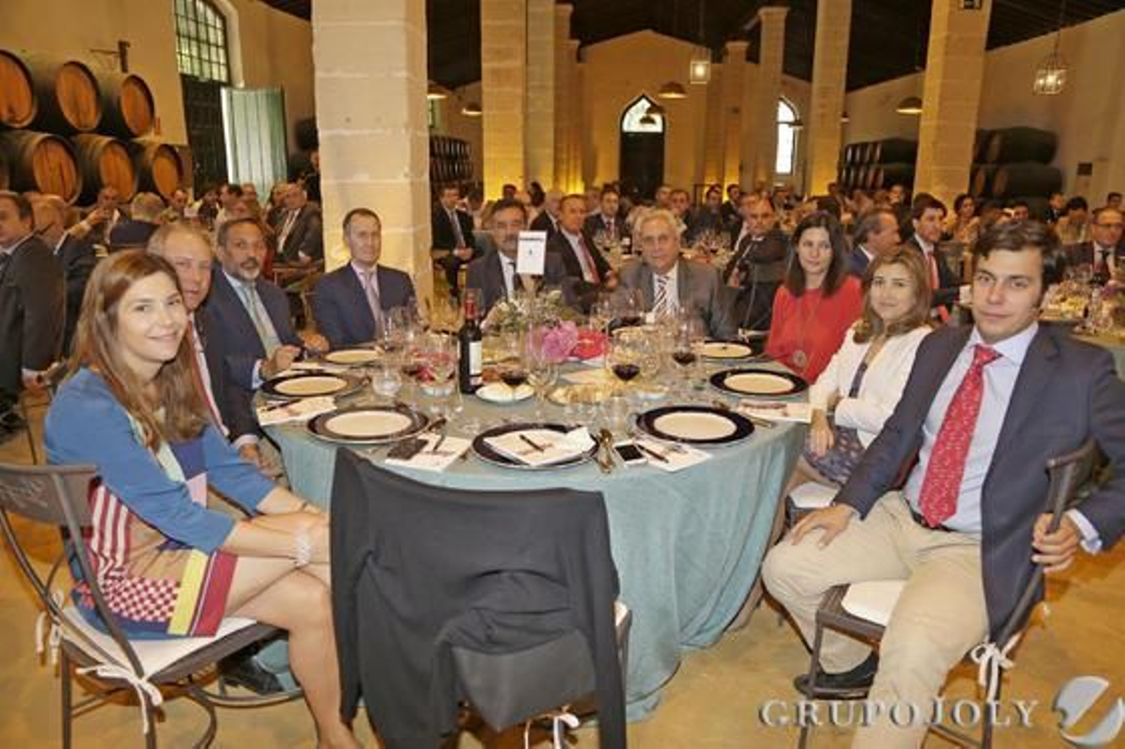 l Loreto Martín y José Manuel Martín (Montesierra), Esteban Magán Benítez (Vidrieras Jerezanas), Diego Domouso y Óscar Fernández Ayala (notarios), José Fernández Santos (Domodux), Nieves Reina García (Banco Popular), María Teresa Alonso (Williams & Humbert). 

Foto: Miguel Angel Gonzalez
